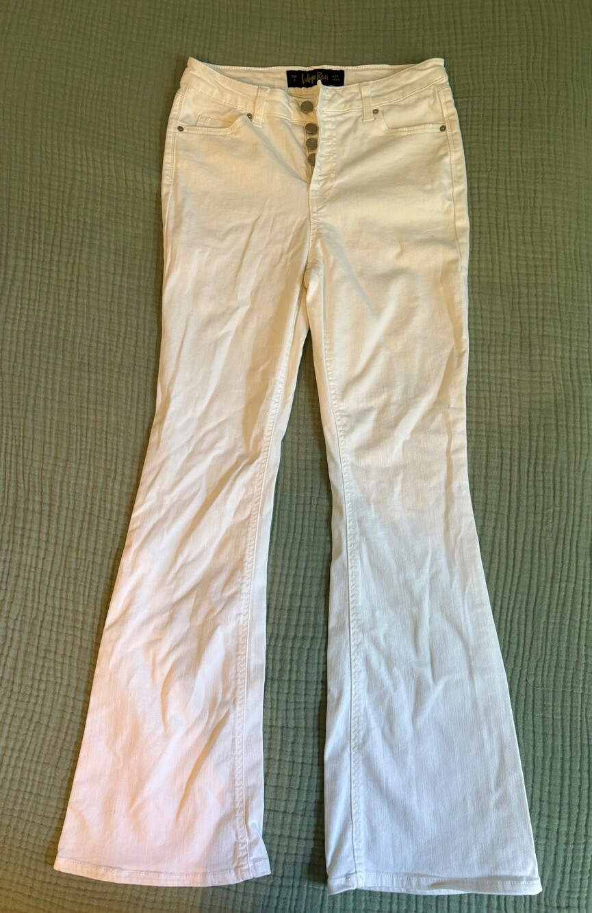 Indigo Rein Women's waist 28 White Flare Jeans Button Fly Stretch